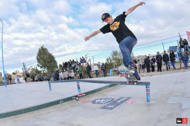 THOM SOLANO fs bluntslide