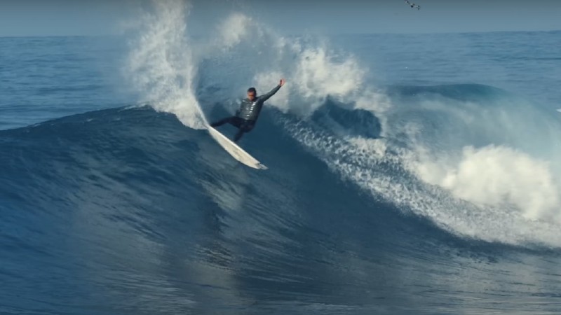 Nic Von Rupp surfeando en Madeira