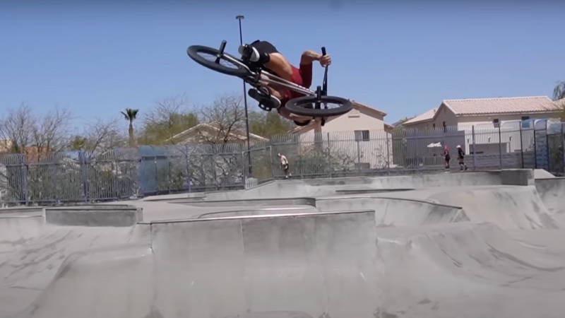 Dennis Enarson y el team Vans BMX en Las Vegas