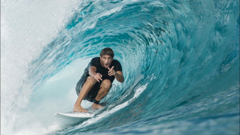 Surf session de Clay Marzo en Desert Point