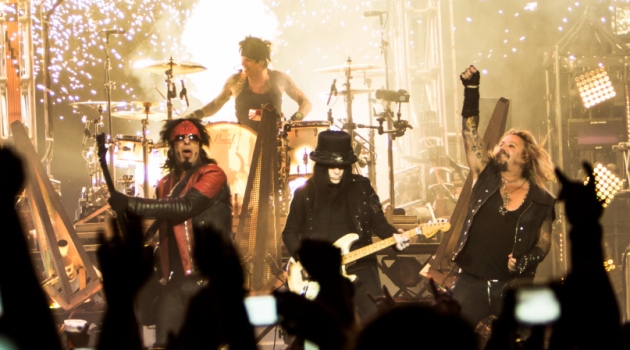 08-motley-crue