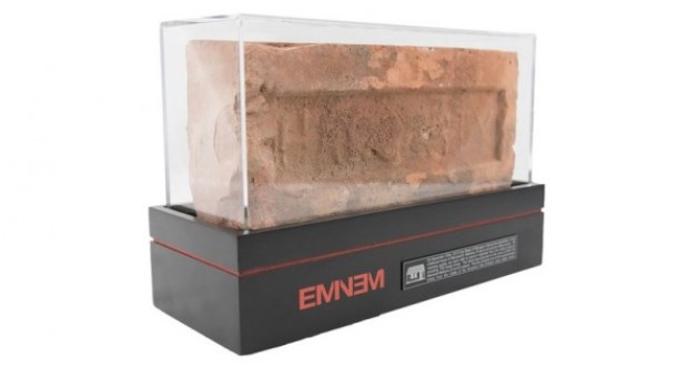EMINEM-brick-600x315