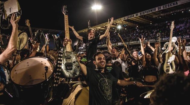 Rockin’-1000-la-banda-de-rock-más-grande-del-mundo-1278x720