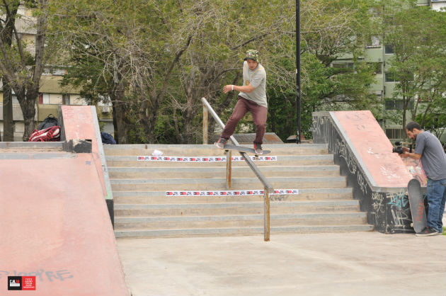 TOMAS LLANES fs lipslide